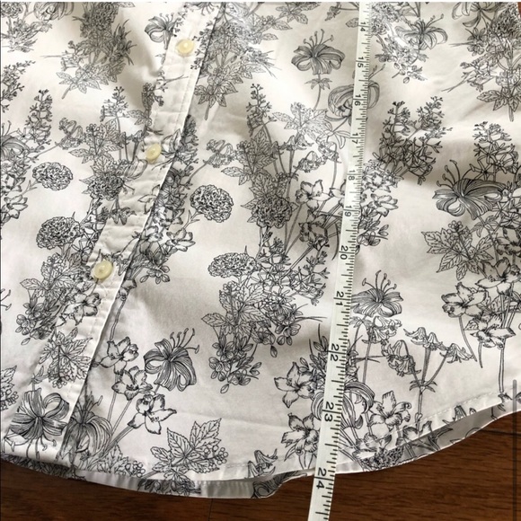 Banana Republic Tailored Fit Sleeveless Black and White Size 4P - Picture 5 of 5